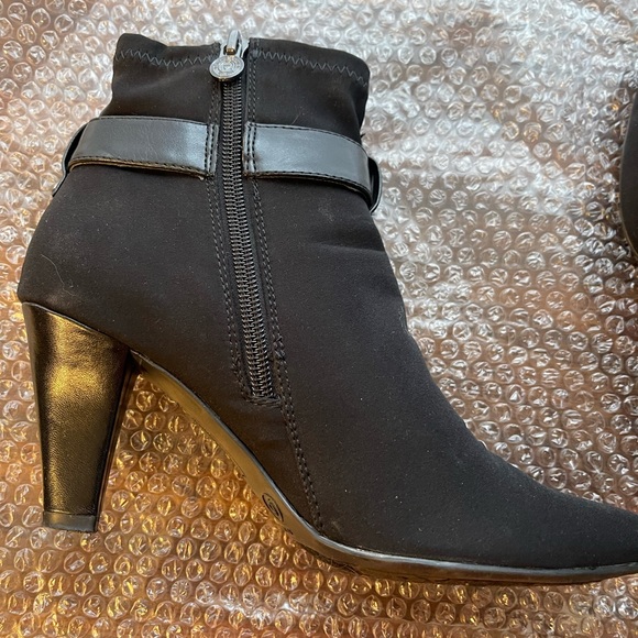 Black ankle booties - Picture 5 of 9